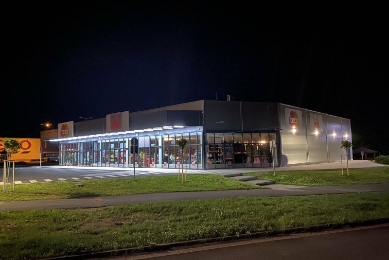 Obchodné centrá / MD Obchodná budova MD Revúca